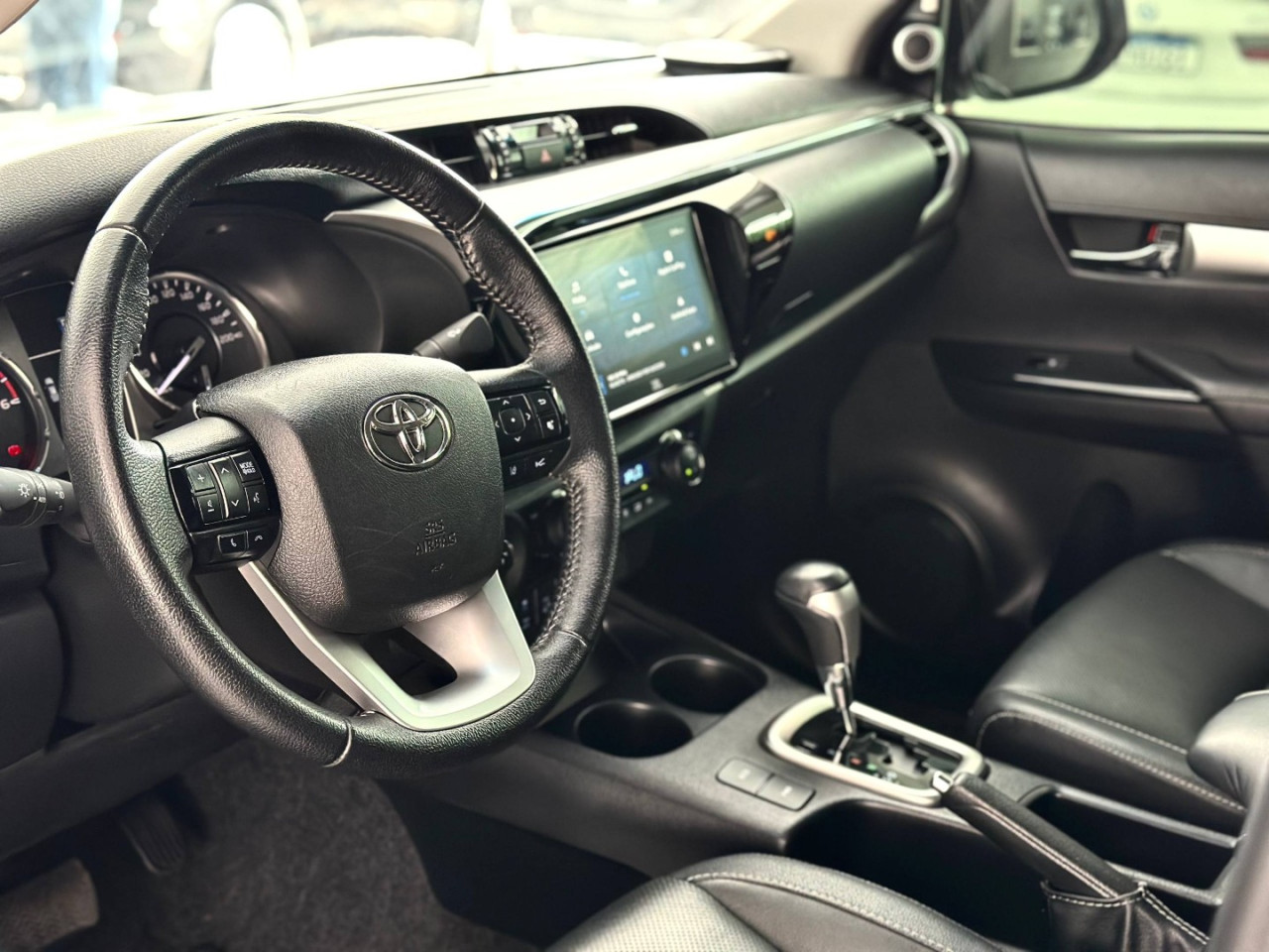 TOYOTA Hilux Caminhonete 2.8 16V SRX 4X4 TURBO DIESEL CABINE DUPLA AUTOMÁTICO