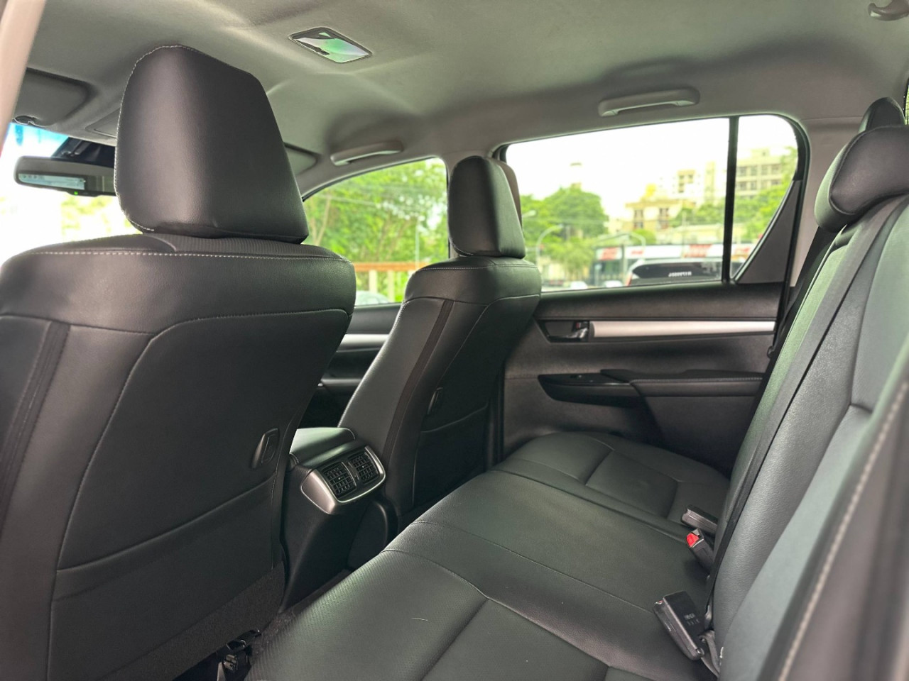 TOYOTA Hilux Caminhonete 2.8 16V SRX 4X4 TURBO DIESEL CABINE DUPLA AUTOMÁTICO