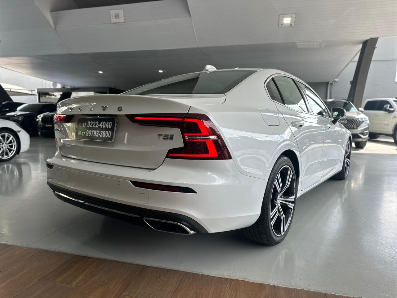 VOLVO S60 2.0 4P T5 INSCRIPT TURBO AUTOMÁTICO