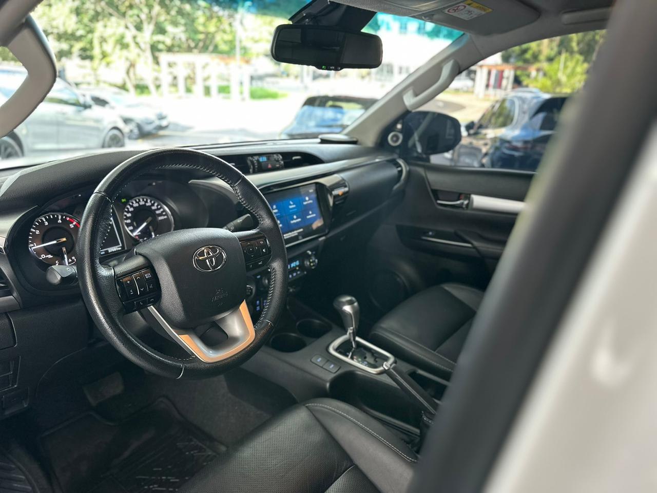 TOYOTA Hilux Caminhonete 2.8 16V SRX PLUS 4X4 TURBO DIESEL CABINE DUPLA AUTOMÁTICO