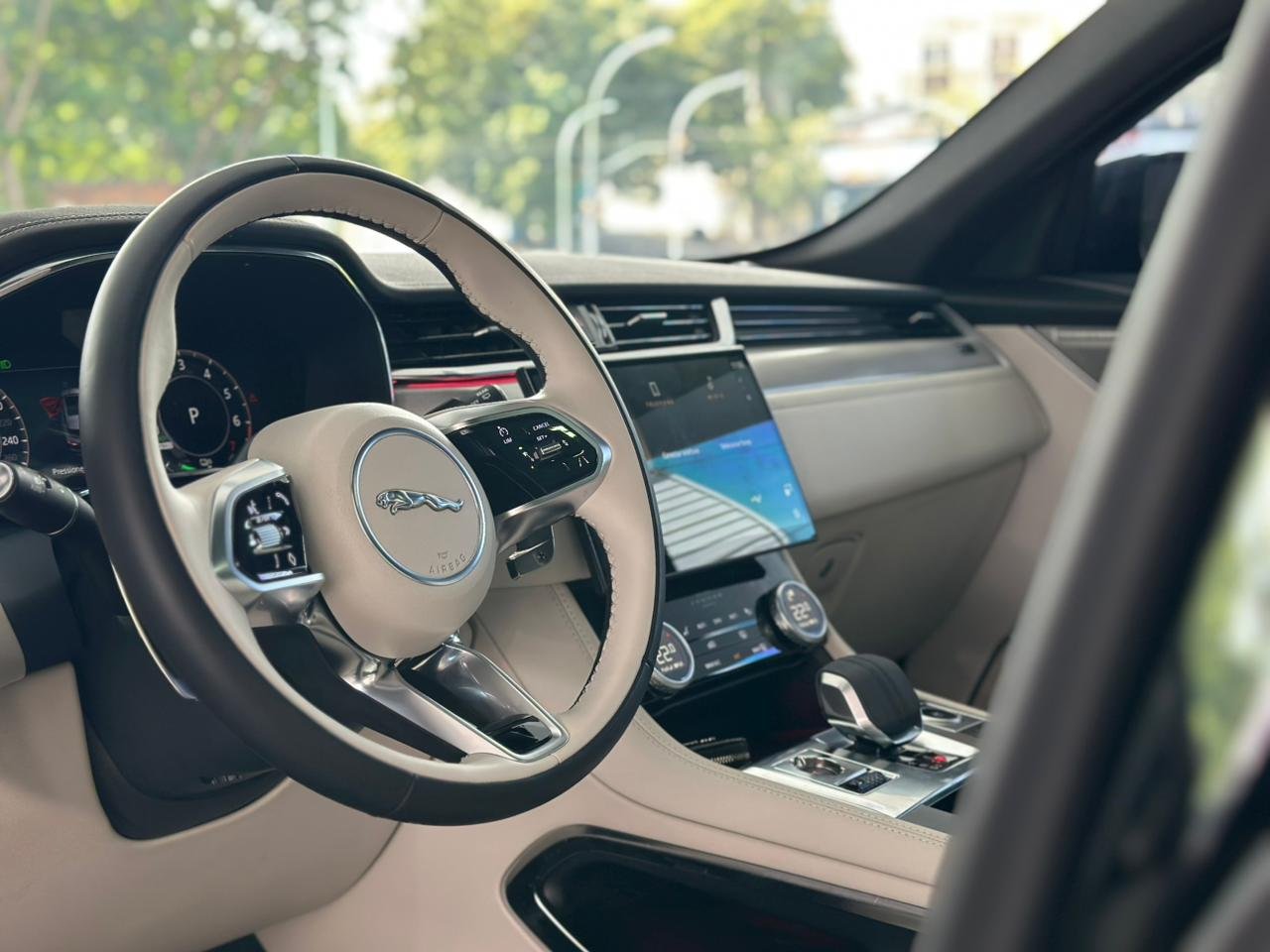 JAGUAR F-Pace 2.0 16V 4P AWD P400E PHEV R-DYNAMIC SE TURBO AUTOMÁTICO