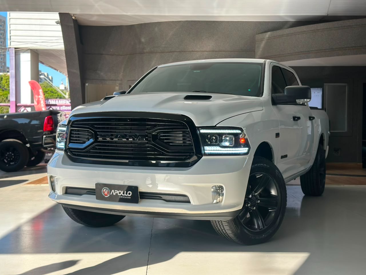 Classic 5.7 V8 32V 4P HEMI LARAMIE AUTOMÁTICO