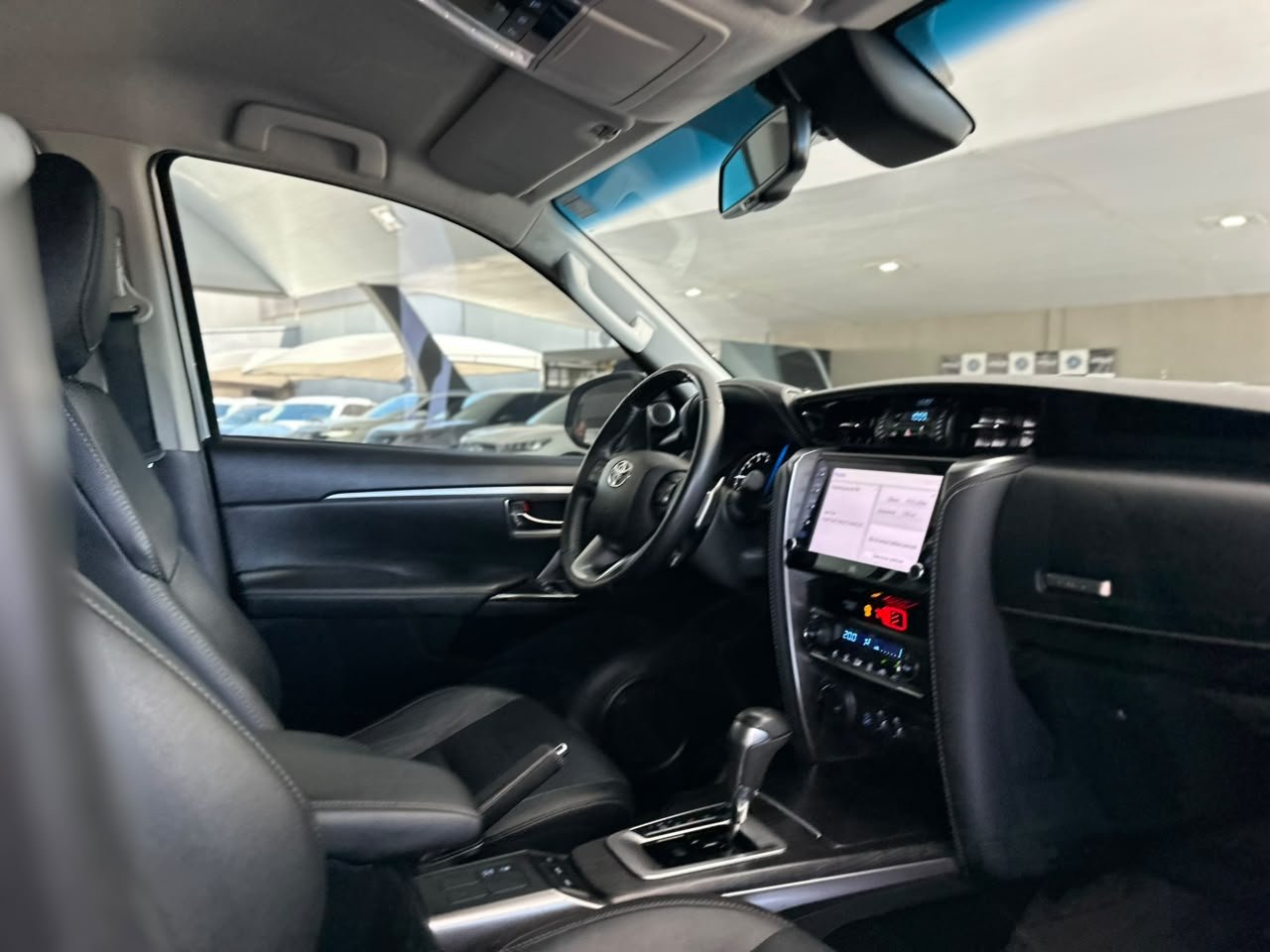 TOYOTA Hilux SW4 2.8 16V 4P SRX 4X4 7 LUGARES TURBO DIESEL AUTOMÁTICO