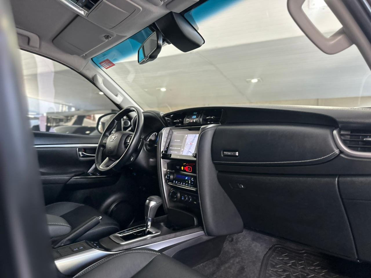 TOYOTA Hilux SW4 2.8 16V 4P SRX 4X4 7 LUGARES TURBO DIESEL AUTOMÁTICO