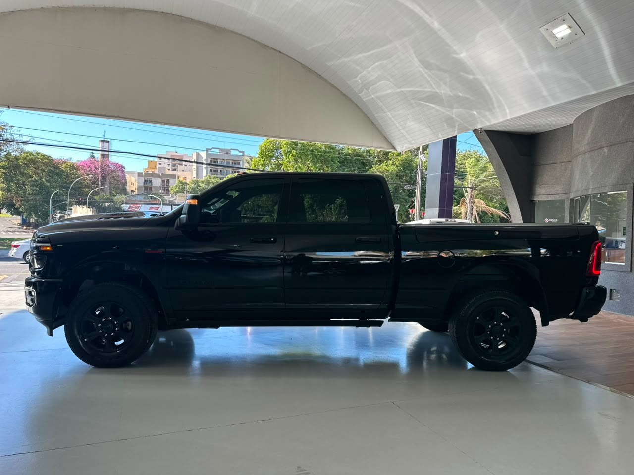RAM 3500 6.7 I6 LARAMIE NIGHT EDITION CABINE DUPLA 4X4 TURBO DIESEL AUTOMÁTICO