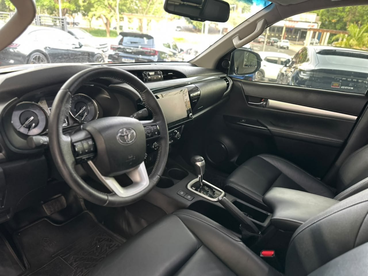 TOYOTA Hilux Caminhonete 2.8 16V SRV 4X4 DIESEL CABINE DUPLA AUTOMÁTICO