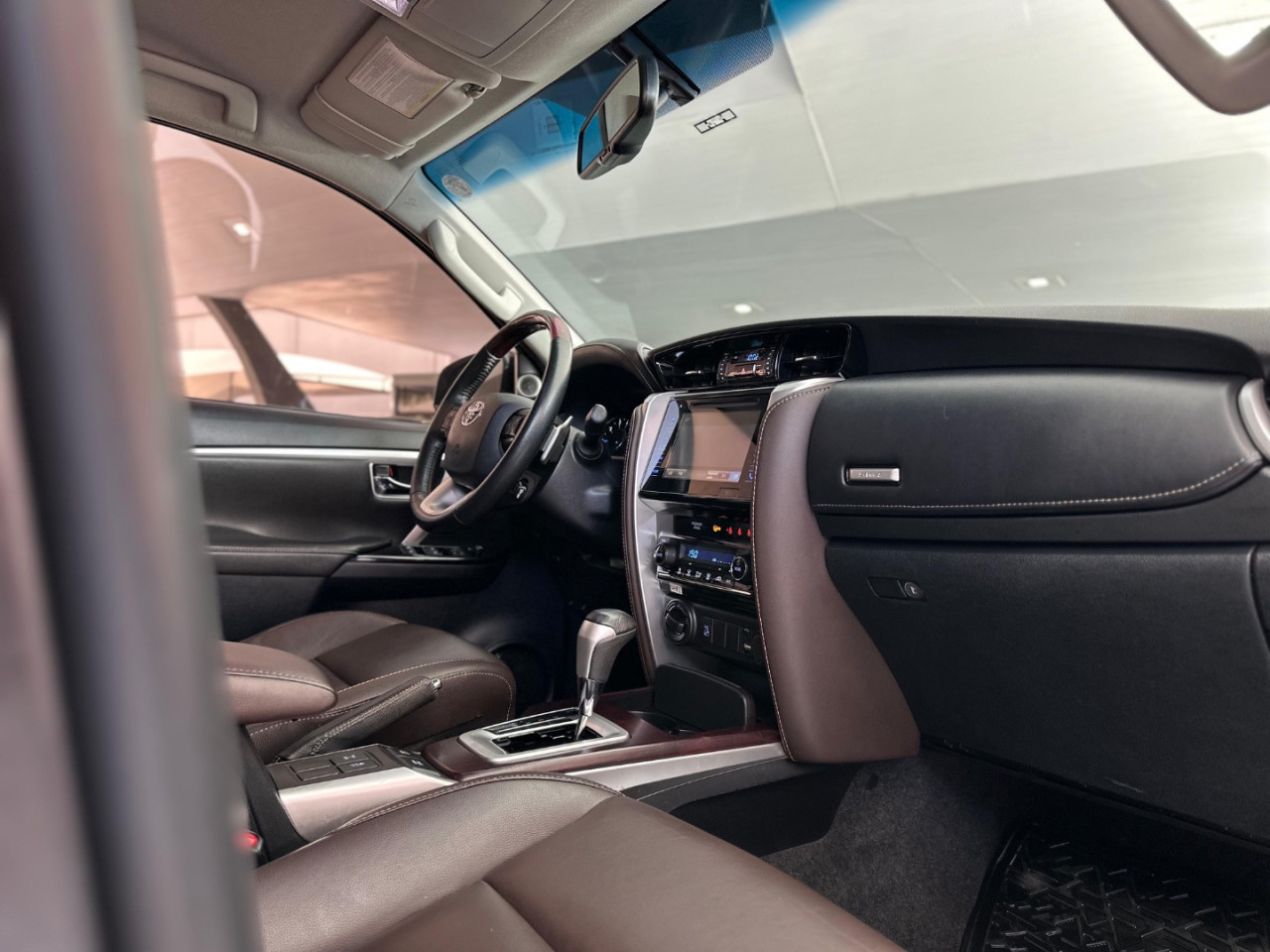 TOYOTA Hilux SW4 2.8 4P SRX 4X4 TURBO DIESEL AUTOMÁTICO