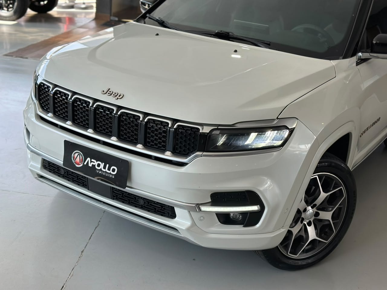JEEP Commander 2.0 16V 4P TD380 OVERLAND 4X4 TURBO DIESEL AUTOMÁTICO AT9