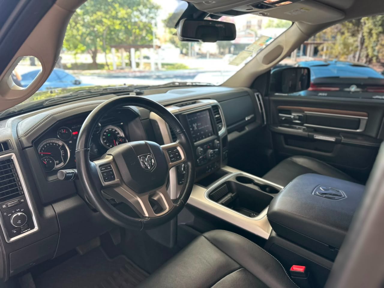 RAM Classic 5.7 V8 32V 4P HEMI LARAMIE AUTOMÁTICO