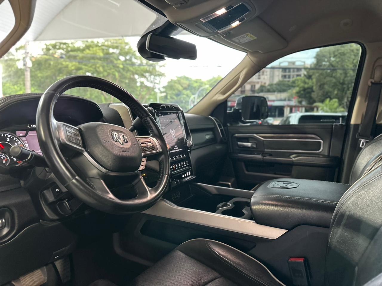 RAM 2500 6.7 I6 24V SLT CABINE DUPLA TURBO DIESEL LARAMIE 4X4 AUTOMÁTICO