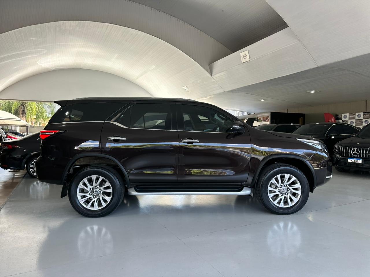 TOYOTA Hilux SW4 2.8 16V 4P SRX 4X4 7 LUGARES TURBO DIESEL AUTOMÁTICO