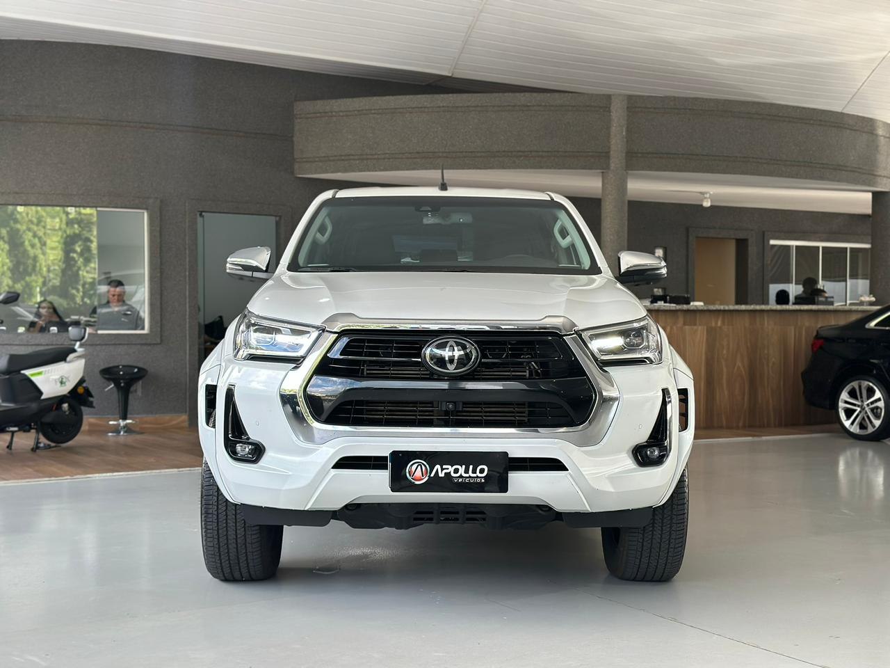 TOYOTA Hilux Caminhonete 2.8 16V SRX PLUS 4X4 TURBO DIESEL CABINE DUPLA AUTOMÁTICO