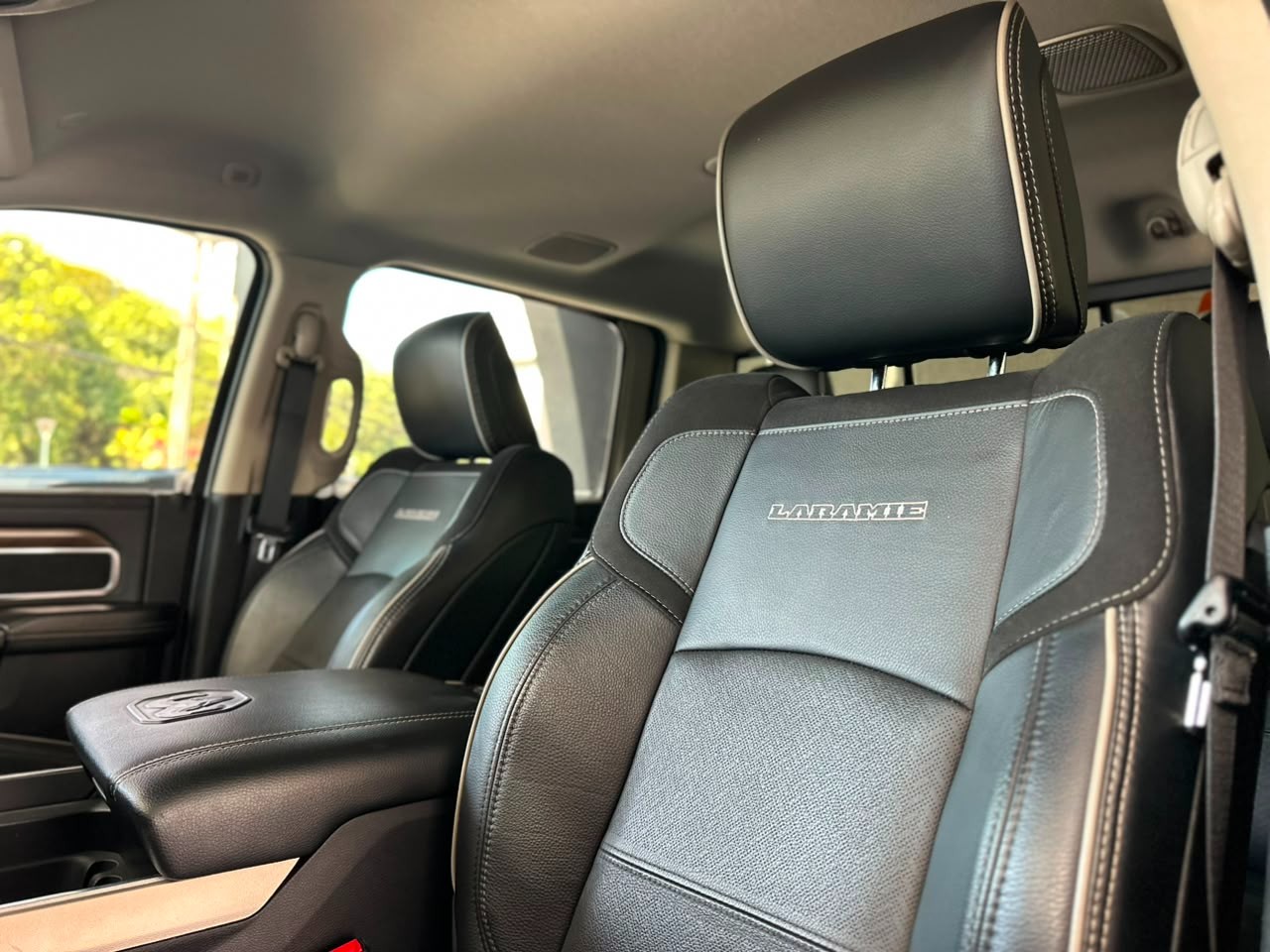 RAM 2500 6.7 I6 24V SLT CABINE DUPLA TURBO DIESEL LARAMIE 4X4 AUTOMÁTICO