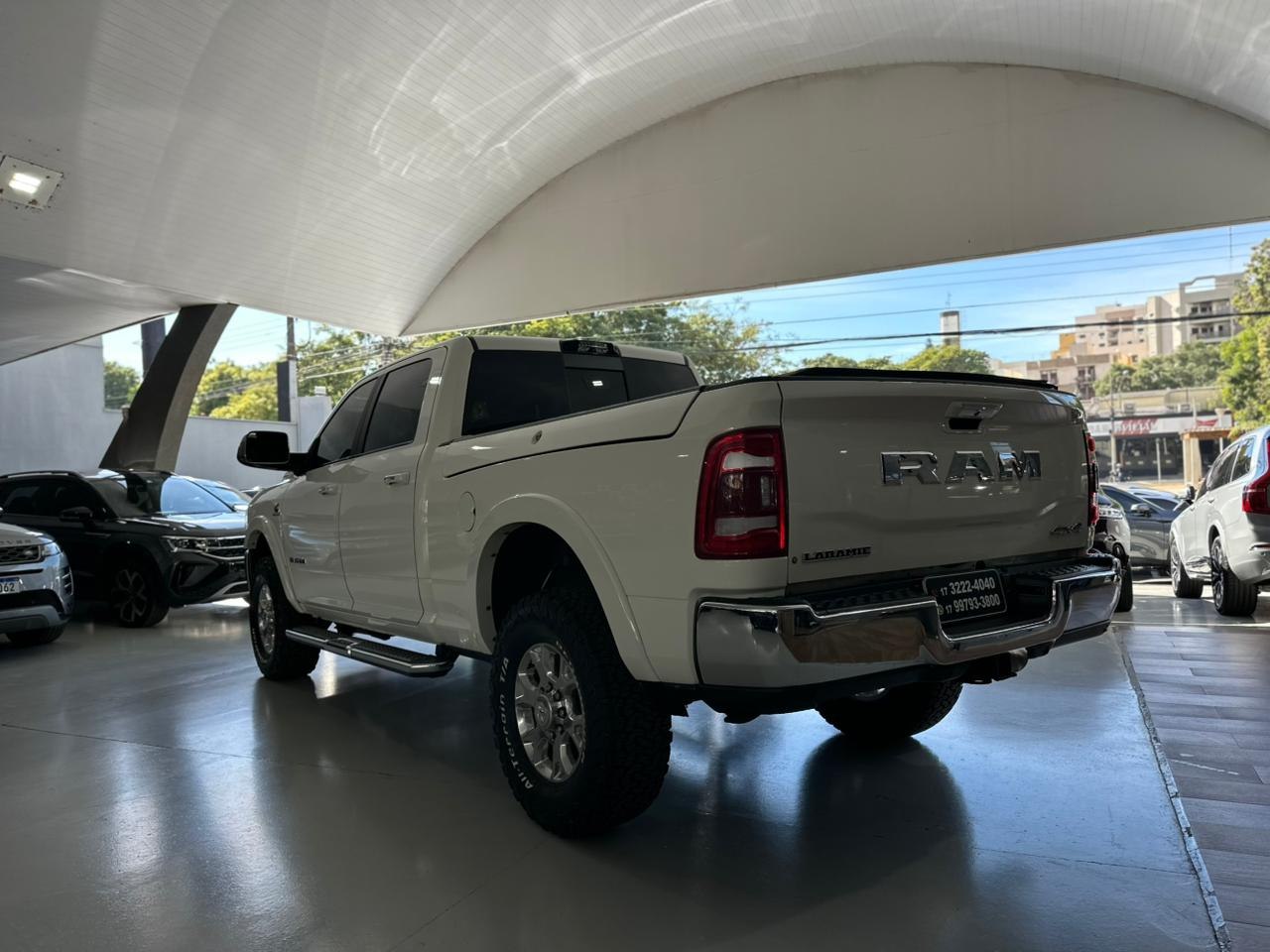 RAM 2500 6.7 I6 24V SLT CABINE DUPLA TURBO DIESEL LARAMIE 4X4 AUTOMÁTICO