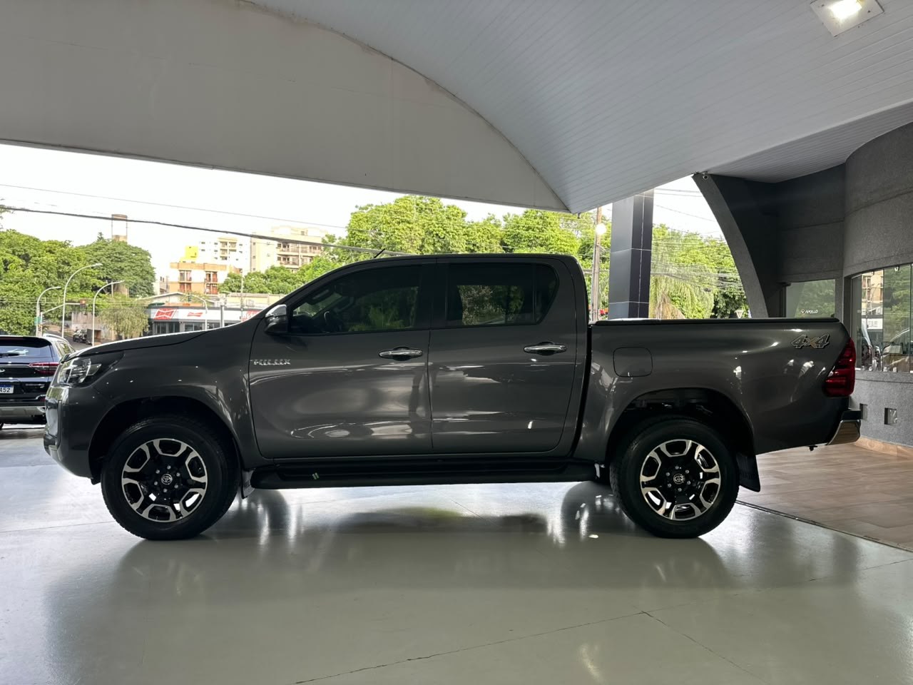 TOYOTA Hilux Caminhonete 2.8 16V SRV 4X4 DIESEL CABINE DUPLA AUTOMÁTICO