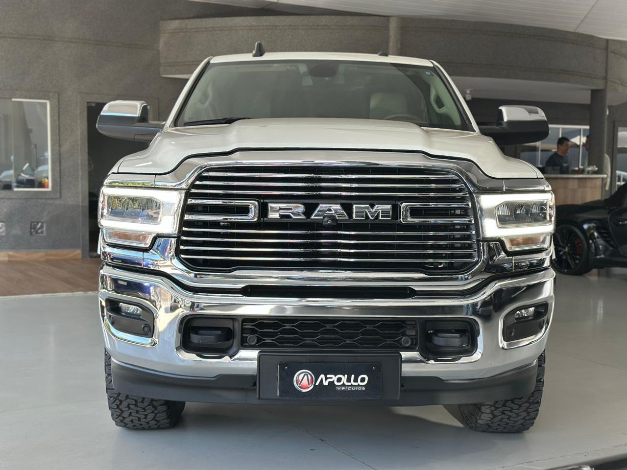 RAM 2500 6.7 I6 24V SLT CABINE DUPLA TURBO DIESEL LARAMIE 4X4 AUTOMÁTICO