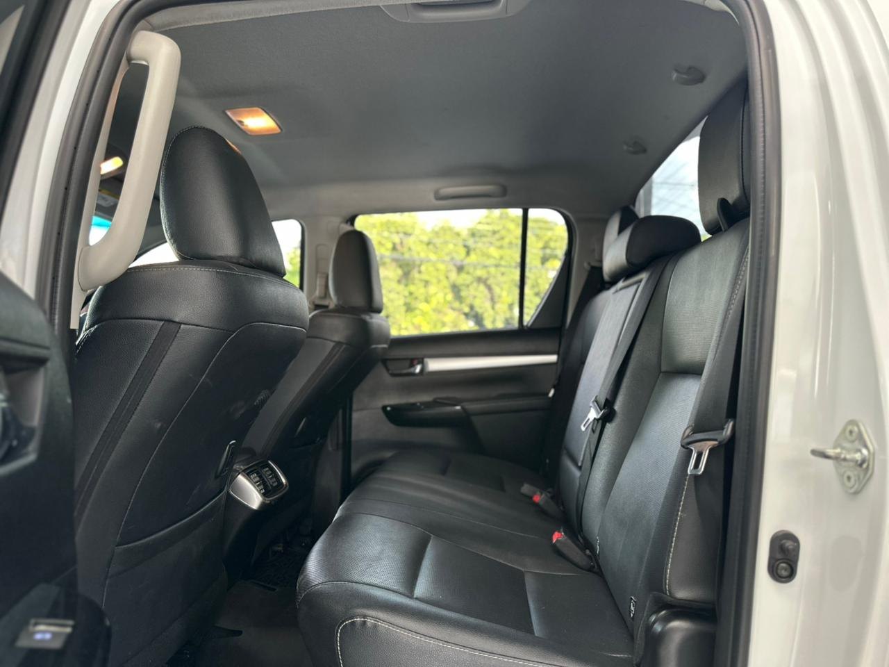 TOYOTA Hilux Caminhonete 2.8 16V SRX PLUS 4X4 TURBO DIESEL CABINE DUPLA AUTOMÁTICO