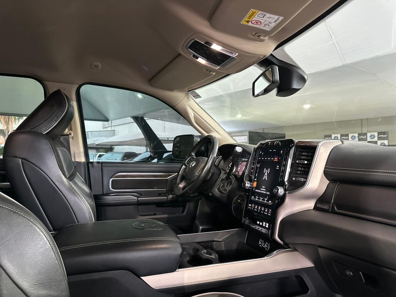 RAM 2500 6.7 I6 24V SLT CABINE DUPLA TURBO DIESEL LARAMIE 4X4 AUTOMÁTICO