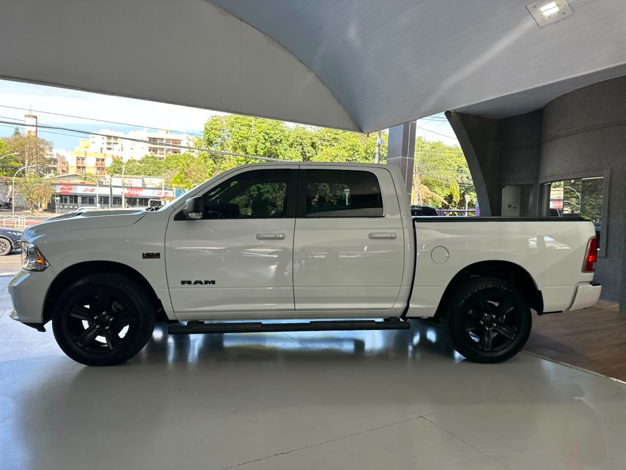 RAM 1500 5.7 V8 REBEL CABINE DUPLA 4X4 AUTOMÁTICO