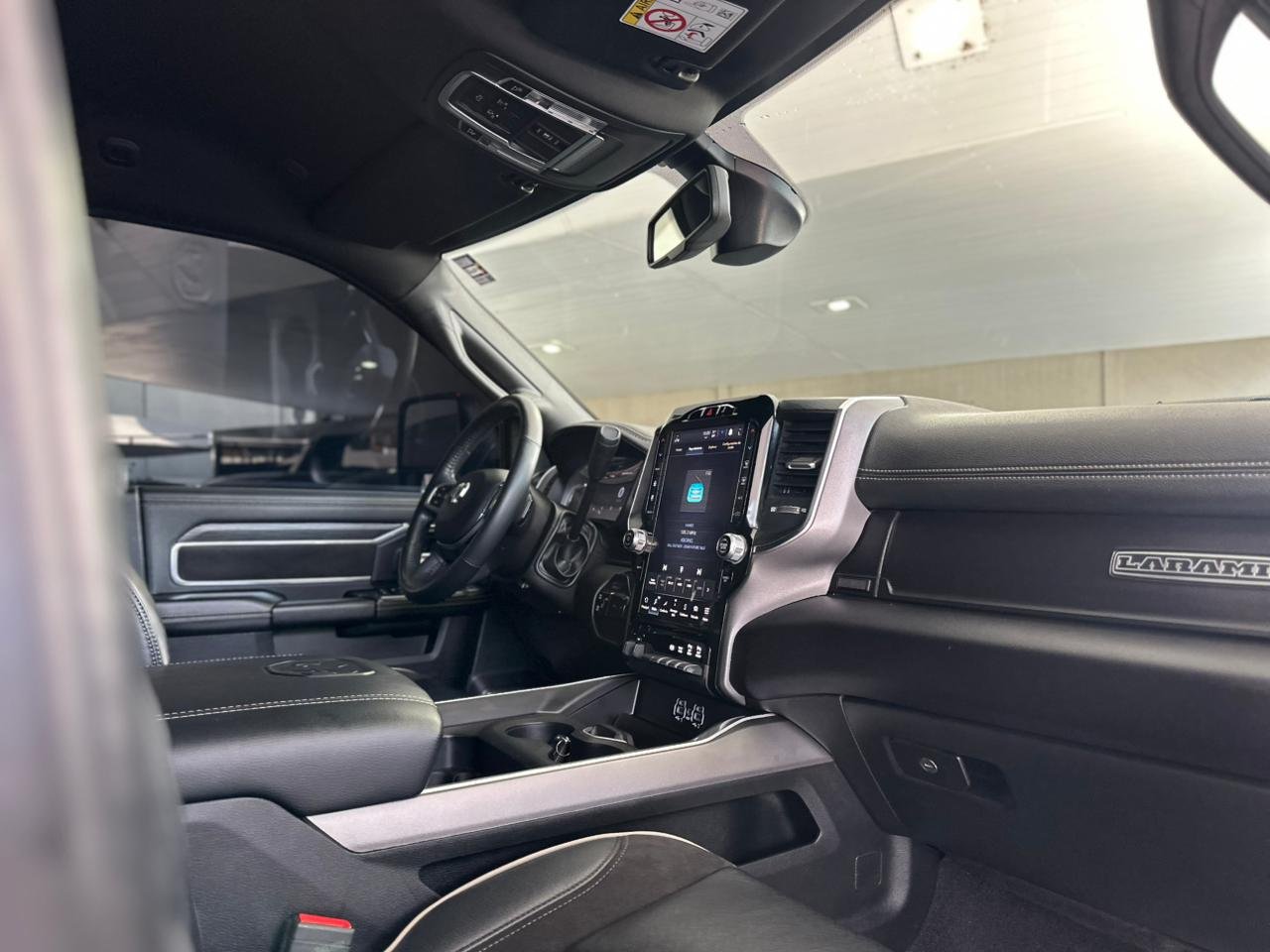 RAM 2500 6.7 I6 24V SLT CABINE DUPLA TURBO DIESEL LARAMIE 4X4 AUTOMÁTICO