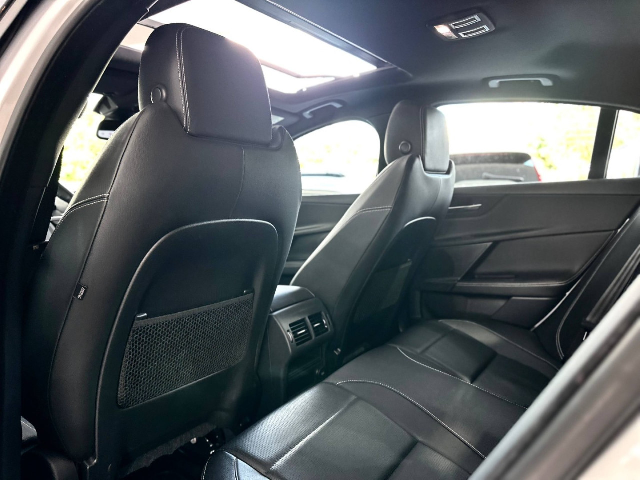 JAGUAR XE 2.0 16V 4P SI4 R-SPORT TURBO AUTOMÁTICO