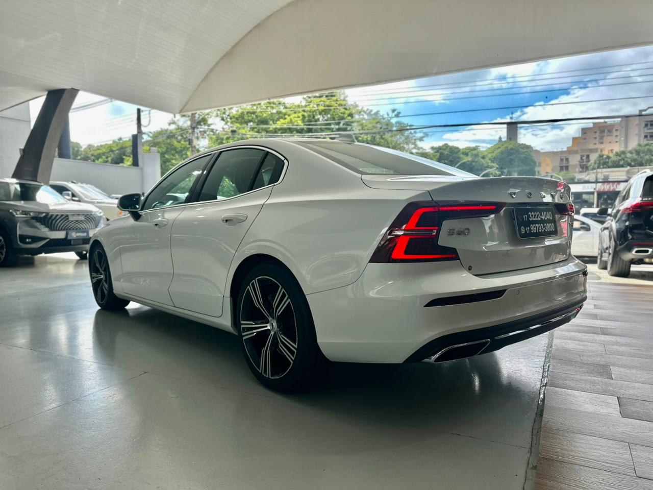 VOLVO S60 2.0 4P T5 INSCRIPT TURBO AUTOMÁTICO