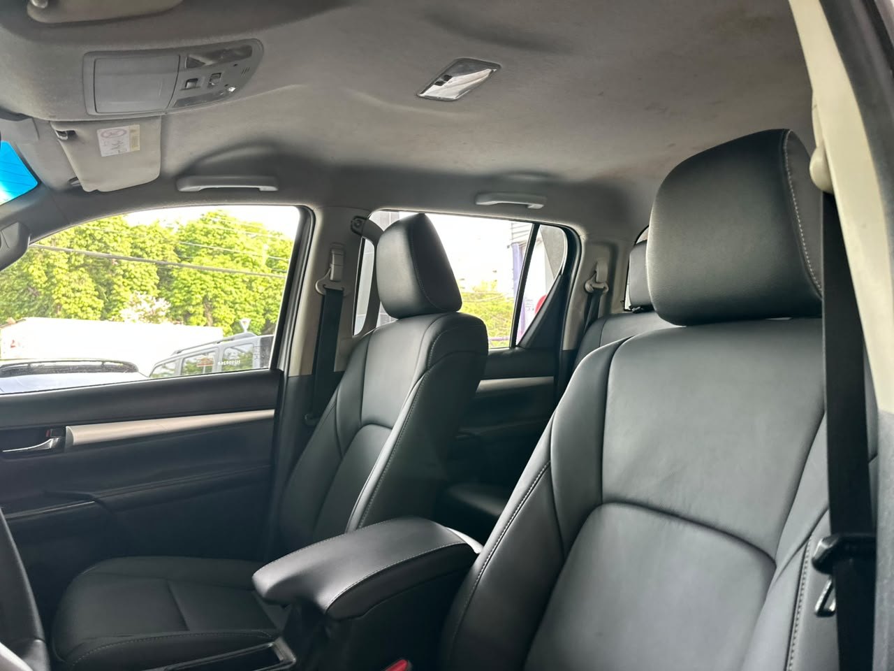 TOYOTA Hilux Caminhonete 2.8 16V SRV 4X4 DIESEL CABINE DUPLA AUTOMÁTICO
