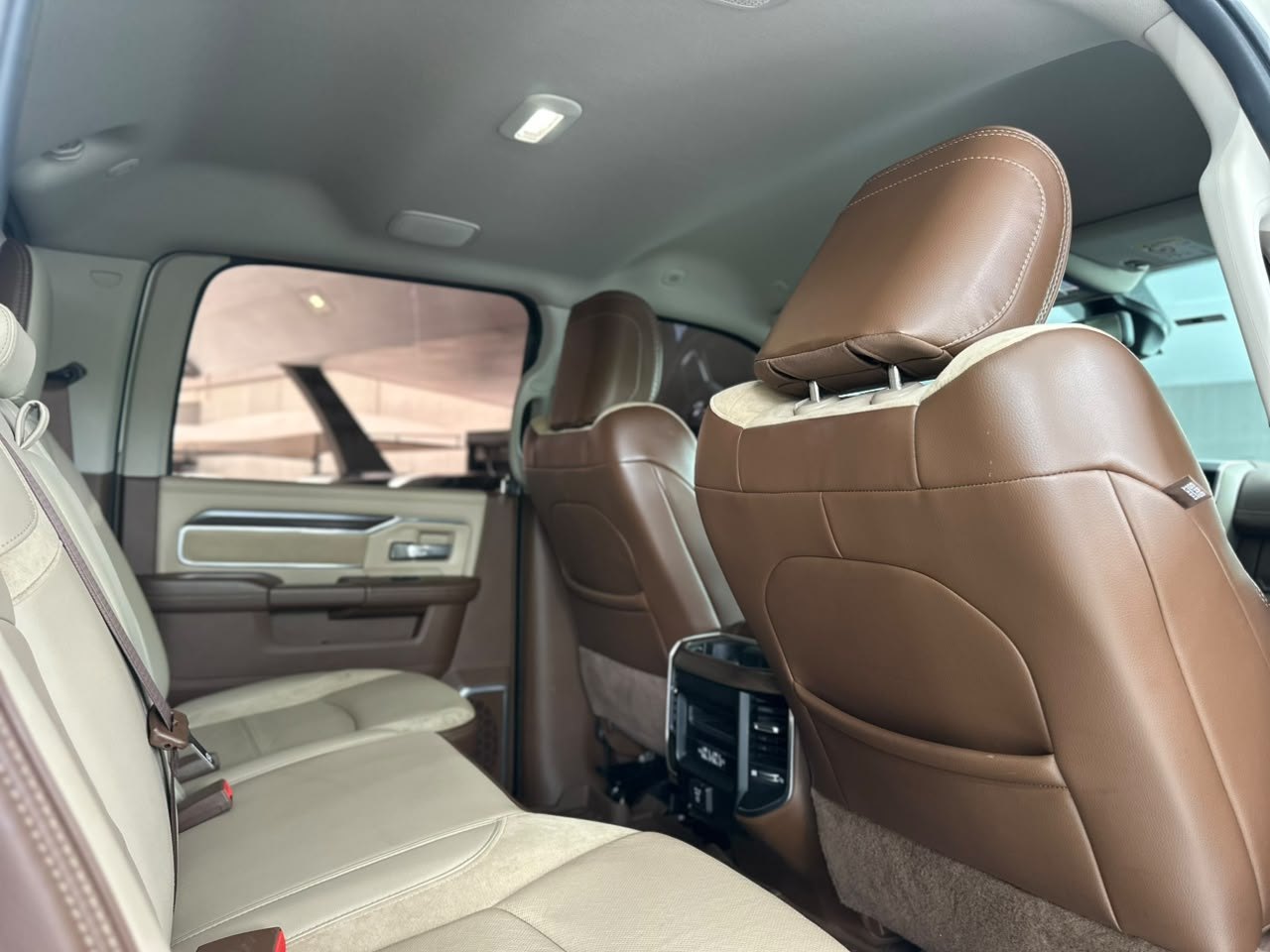 RAM 2500 6.7 I6 24V SLT CABINE DUPLA TURBO DIESEL LARAMIE 4X4 AUTOMÁTICO