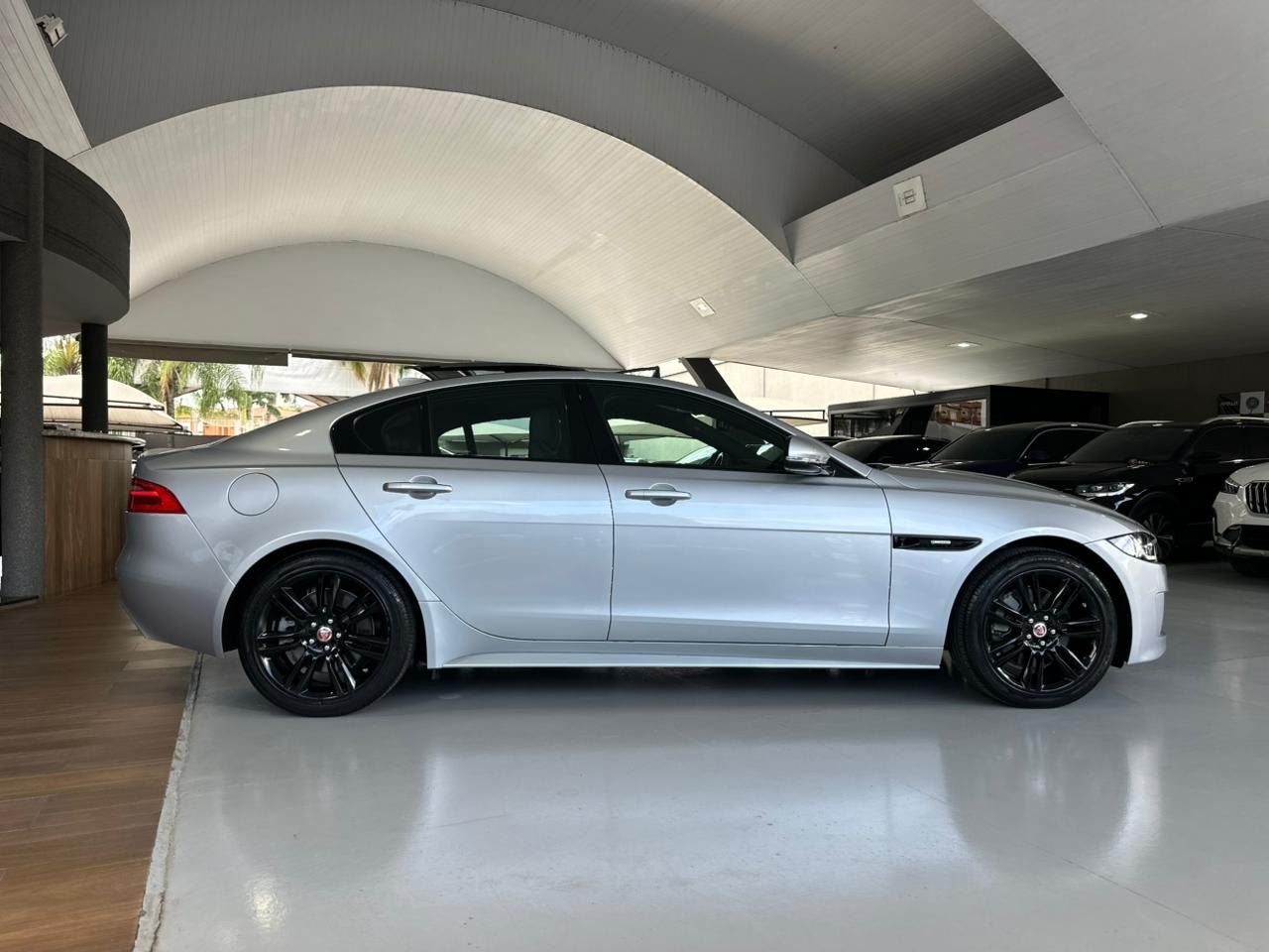JAGUAR XE 2.0 16V 4P SI4 R-SPORT TURBO AUTOMÁTICO