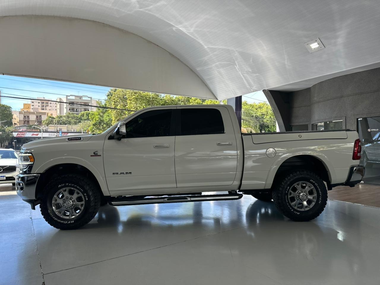 RAM 2500 6.7 I6 24V SLT CABINE DUPLA TURBO DIESEL LARAMIE 4X4 AUTOMÁTICO