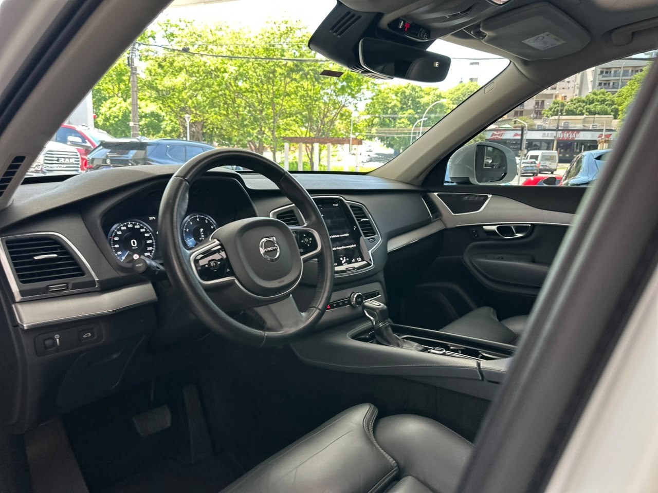 VOLVO XC90 2.0 4P MOMENTUM 4X4 TURBO AUTOMÁTICO