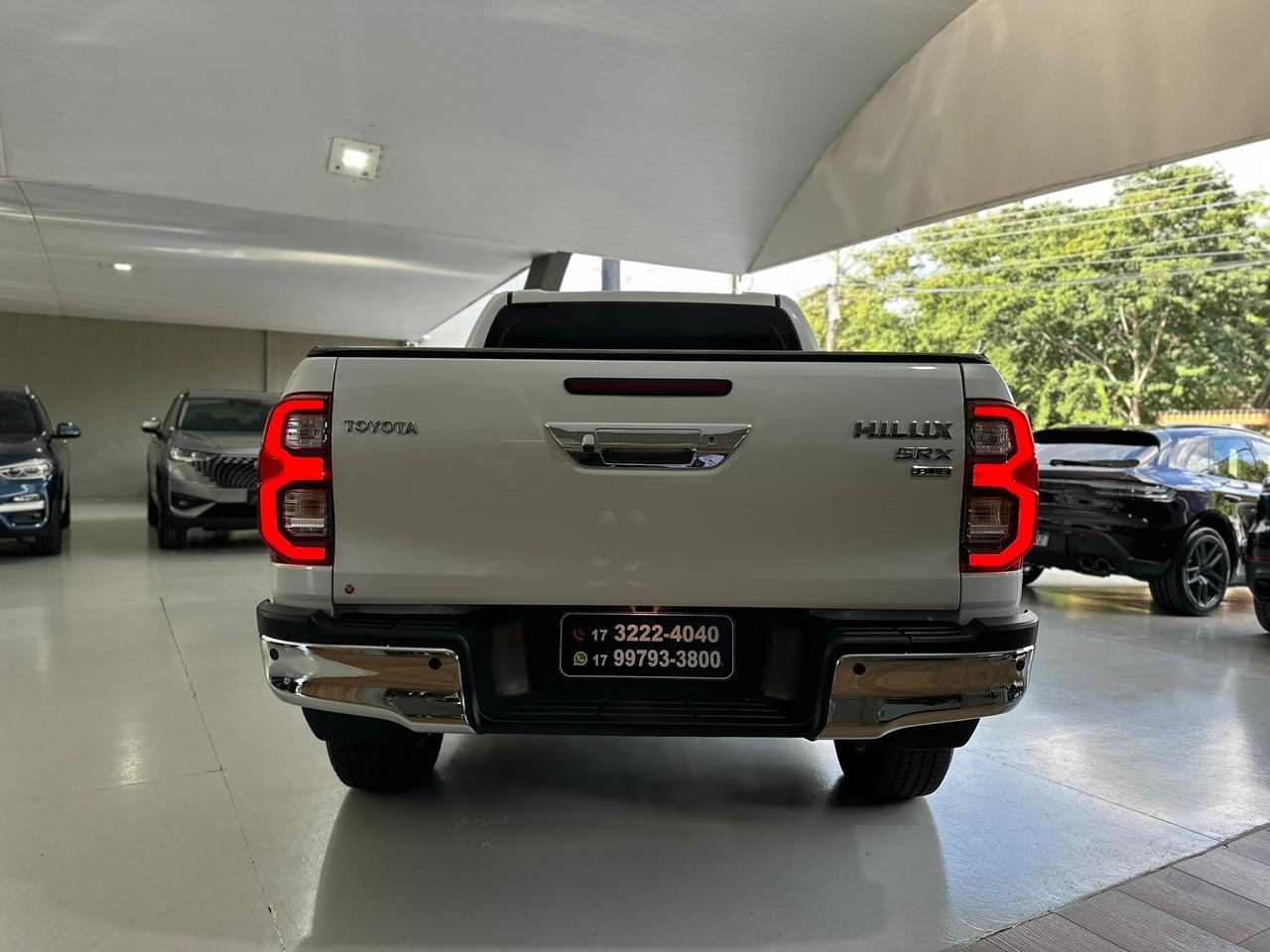 TOYOTA Hilux Caminhonete 2.8 16V SRX PLUS 4X4 TURBO DIESEL CABINE DUPLA AUTOMÁTICO