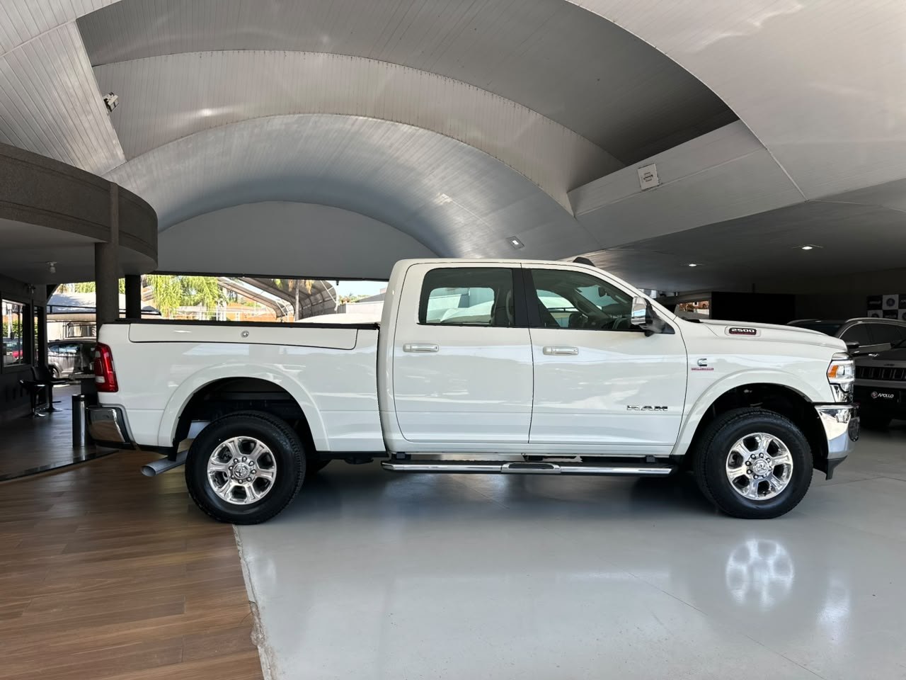 RAM 2500 6.7 I6 24V SLT CABINE DUPLA TURBO DIESEL LARAMIE 4X4 AUTOMÁTICO