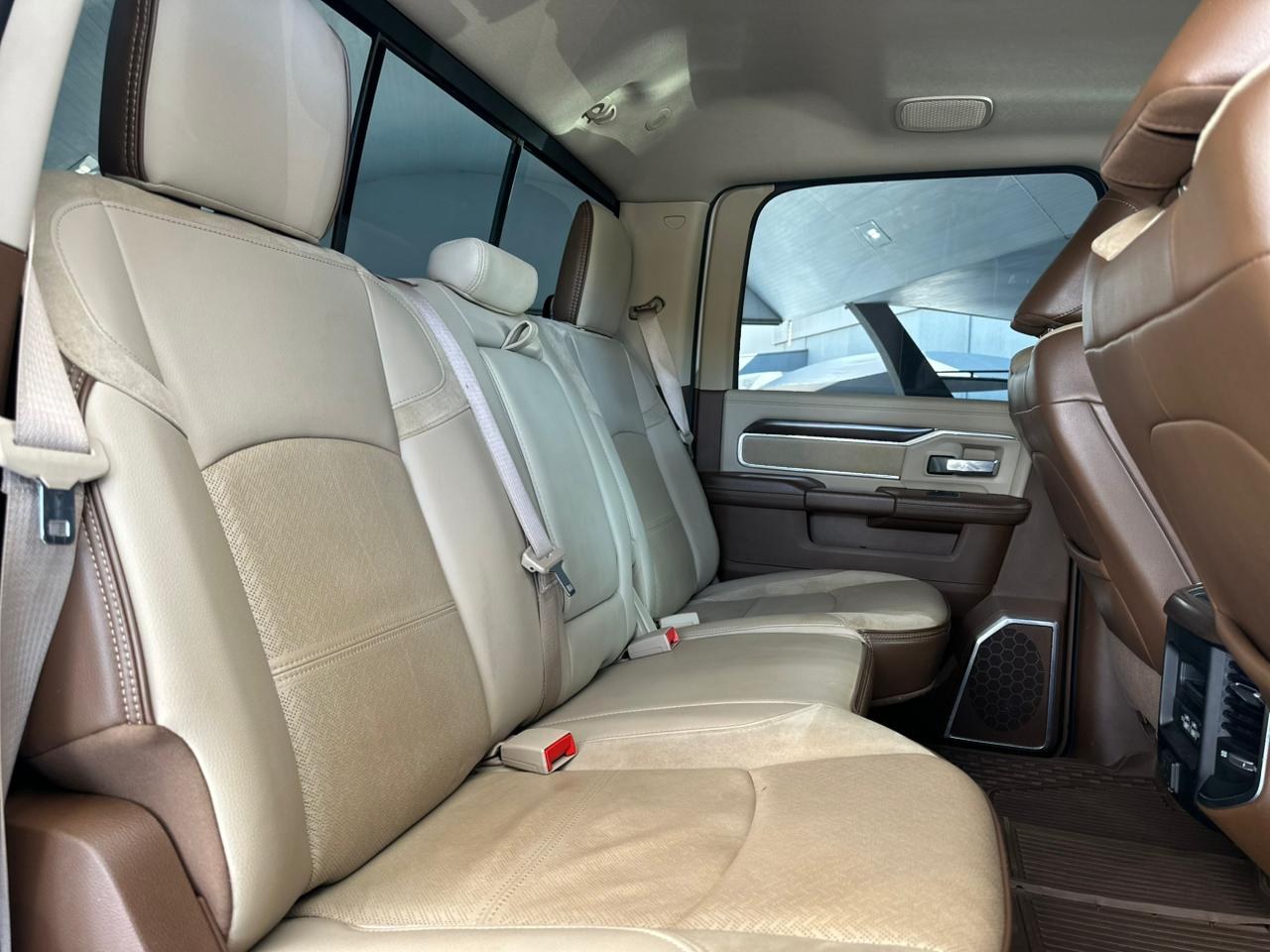 RAM 2500 6.7 I6 24V SLT CABINE DUPLA TURBO DIESEL LARAMIE 4X4 AUTOMÁTICO