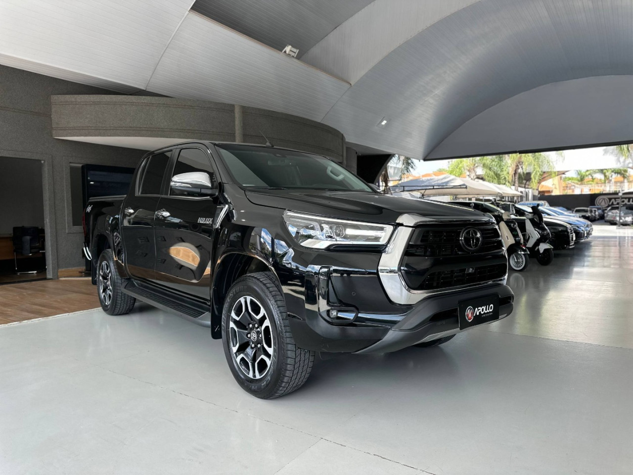 TOYOTA Hilux Caminhonete 2.8 16V SRX 4X4 TURBO DIESEL CABINE DUPLA AUTOMÁTICO