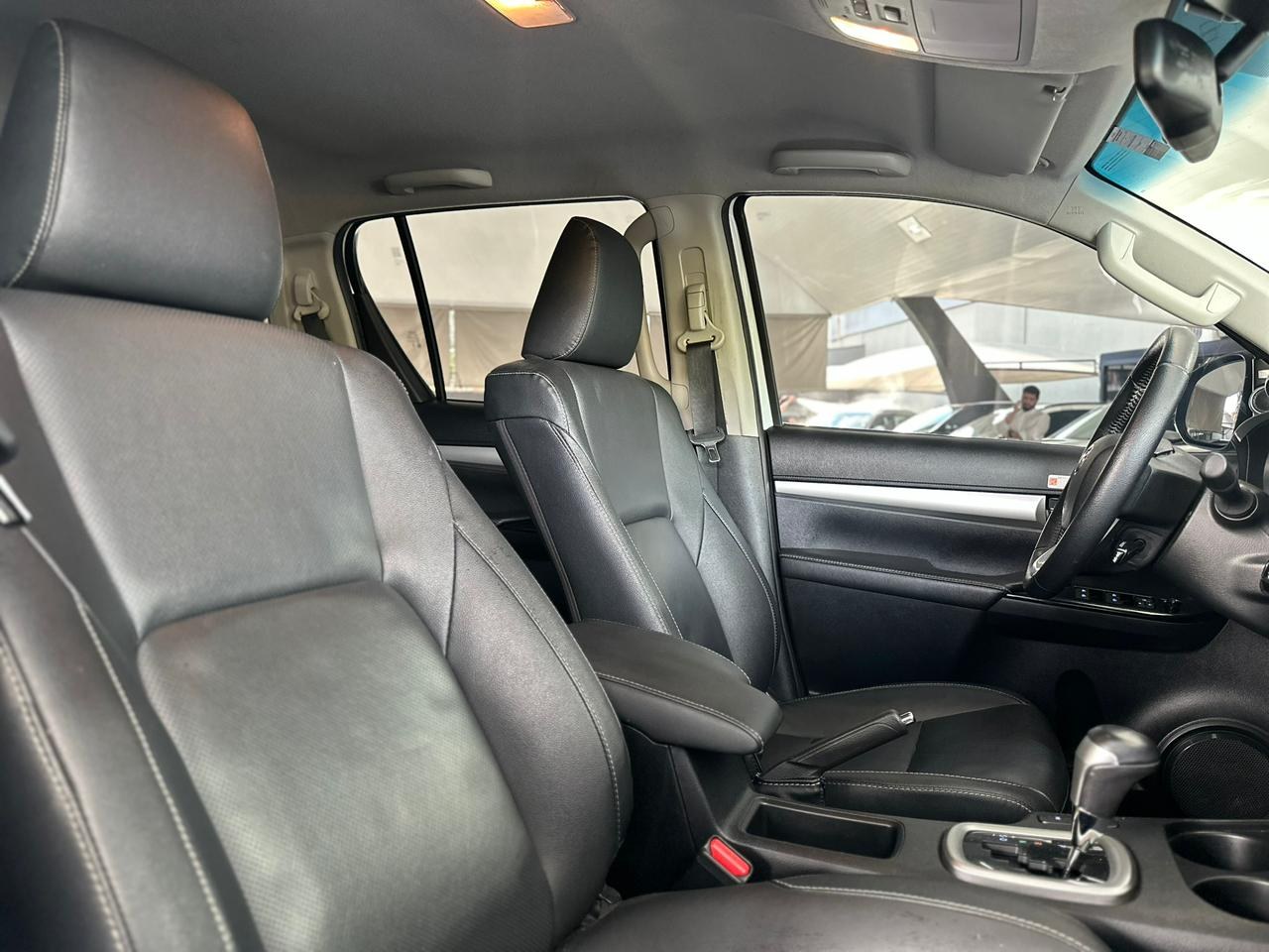 TOYOTA Hilux Caminhonete 2.8 16V SRX PLUS 4X4 TURBO DIESEL CABINE DUPLA AUTOMÁTICO