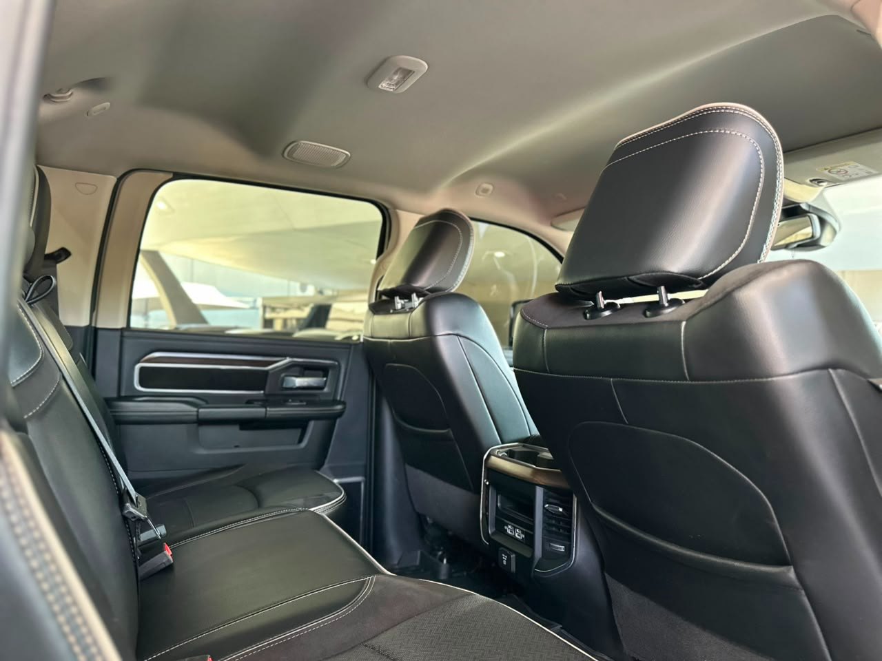 RAM 2500 6.7 I6 24V SLT CABINE DUPLA TURBO DIESEL LARAMIE 4X4 AUTOMÁTICO