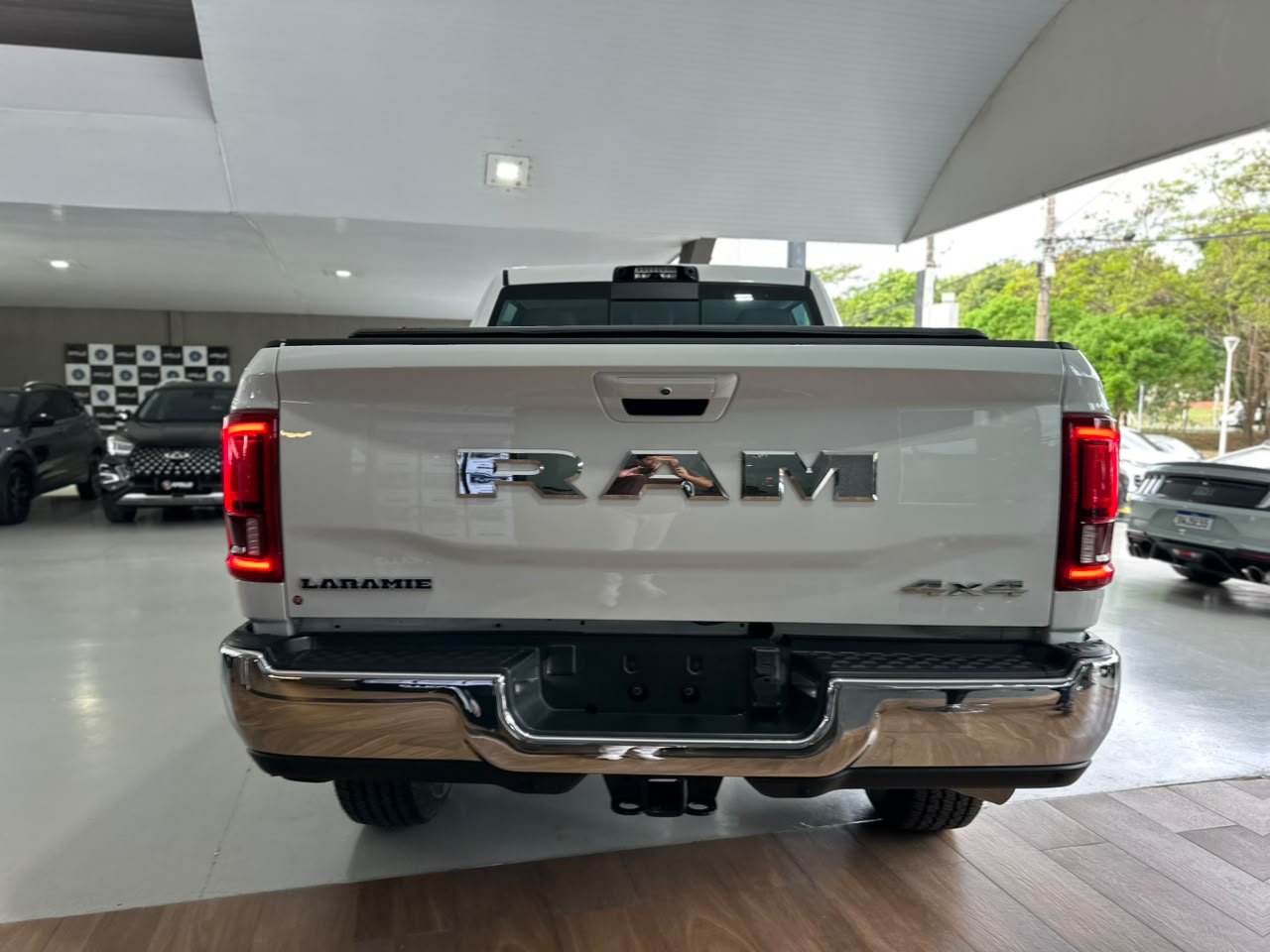 RAM 2500 6.7 I6 24V SLT CABINE DUPLA TURBO DIESEL LARAMIE 4X4 AUTOMÁTICO