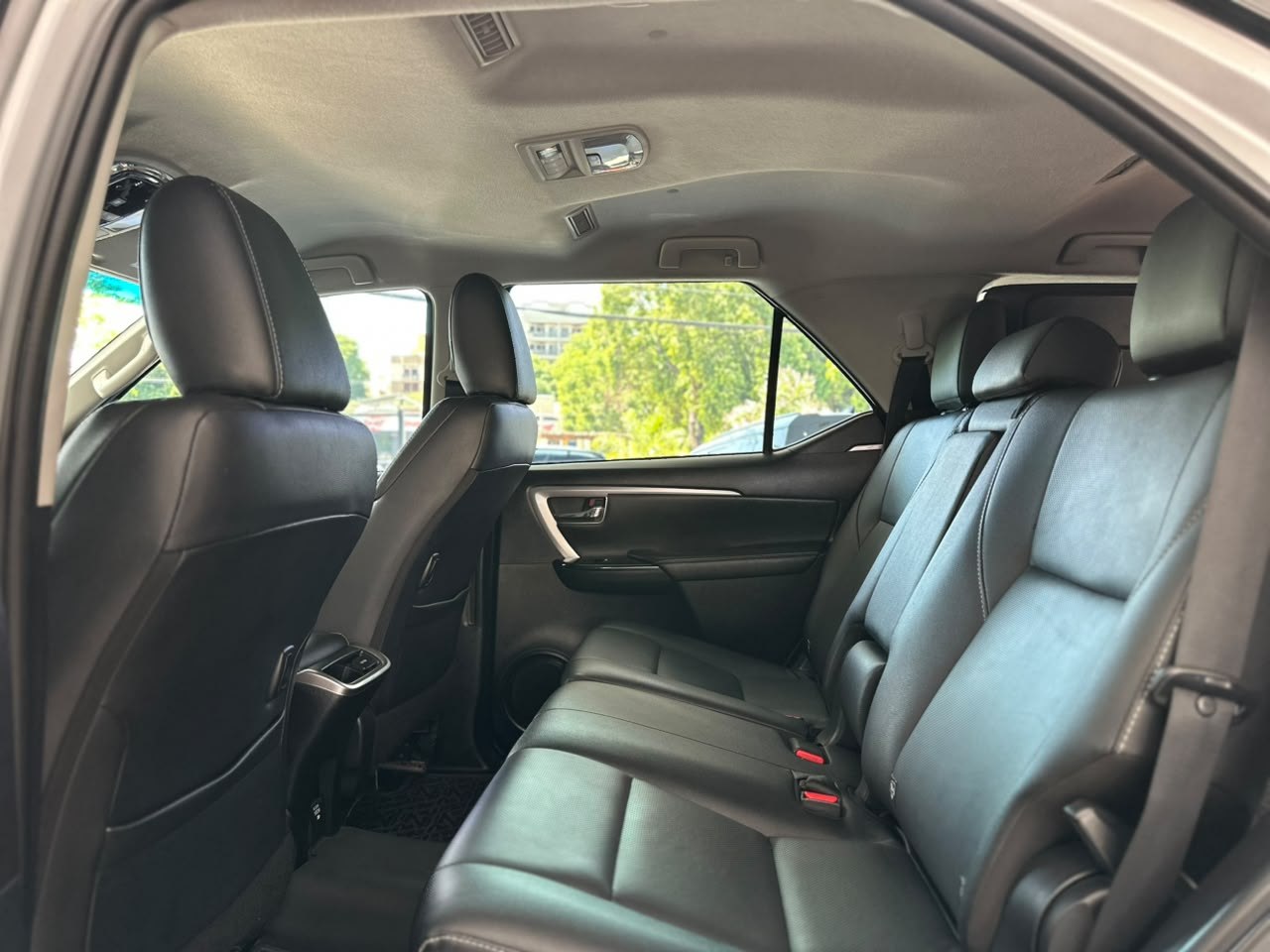 TOYOTA Hilux SW4 2.8 16V 4P SRX 4X4 7 LUGARES TURBO DIESEL AUTOMÁTICO