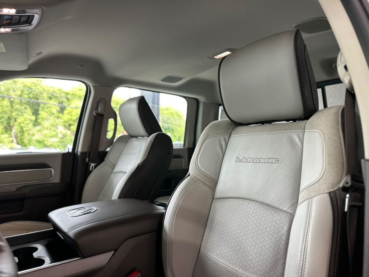 RAM 2500 6.7 I6 24V SLT CABINE DUPLA TURBO DIESEL LARAMIE 4X4 AUTOMÁTICO