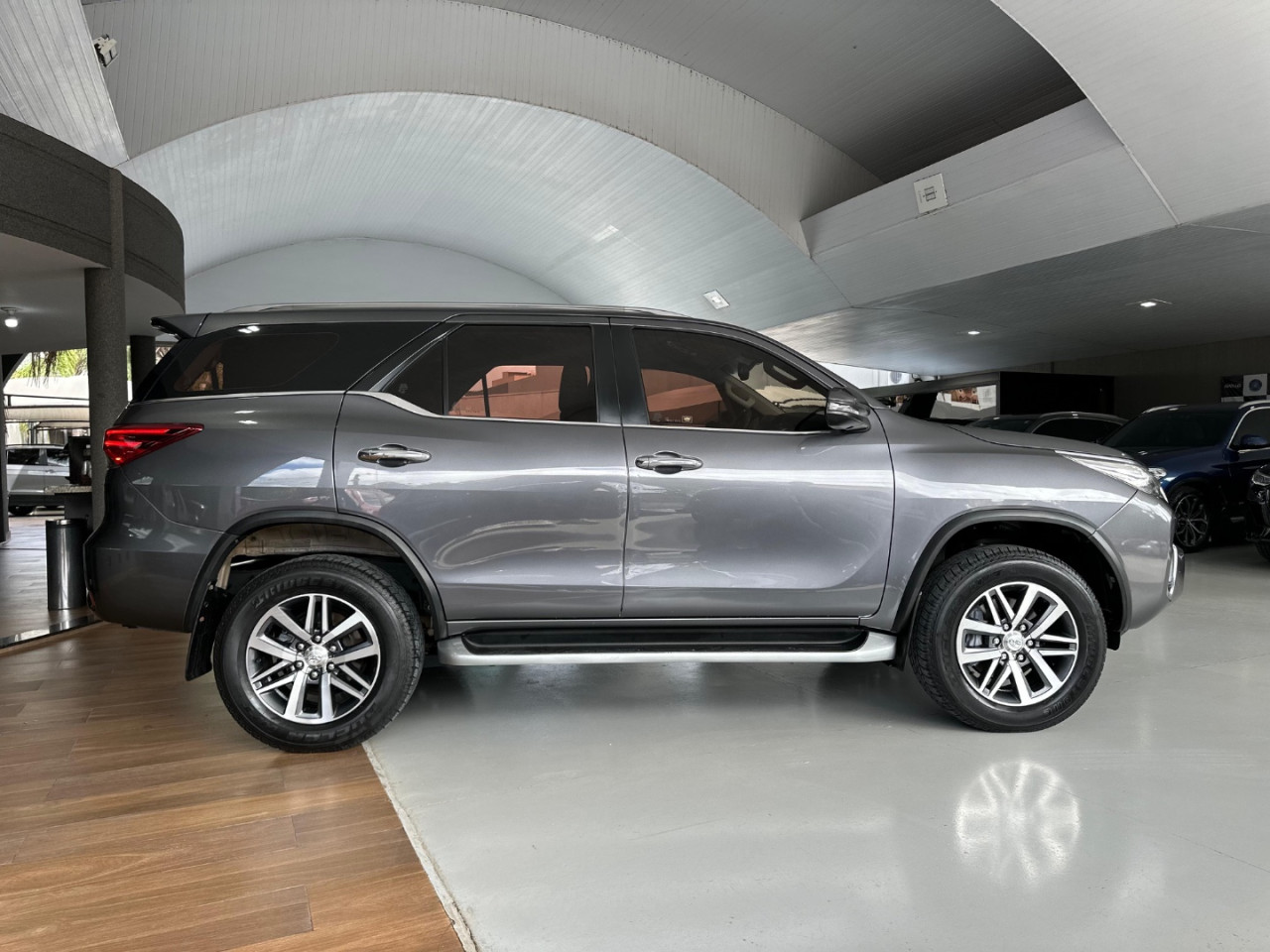 TOYOTA Hilux SW4 2.8 4P SRX 4X4 TURBO DIESEL AUTOMÁTICO