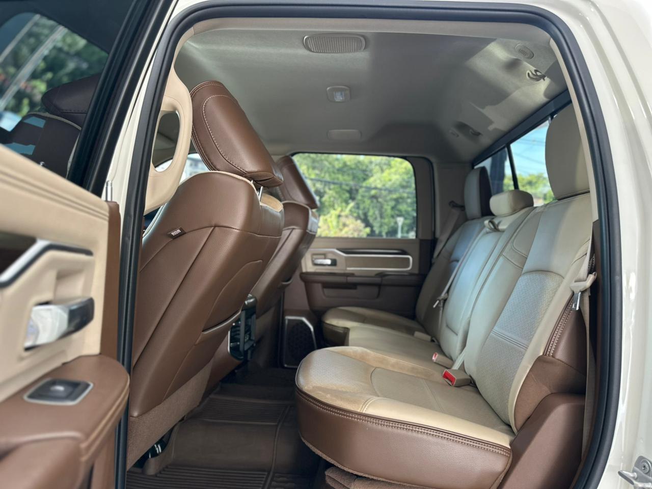 RAM 2500 6.7 I6 24V SLT CABINE DUPLA TURBO DIESEL LARAMIE 4X4 AUTOMÁTICO