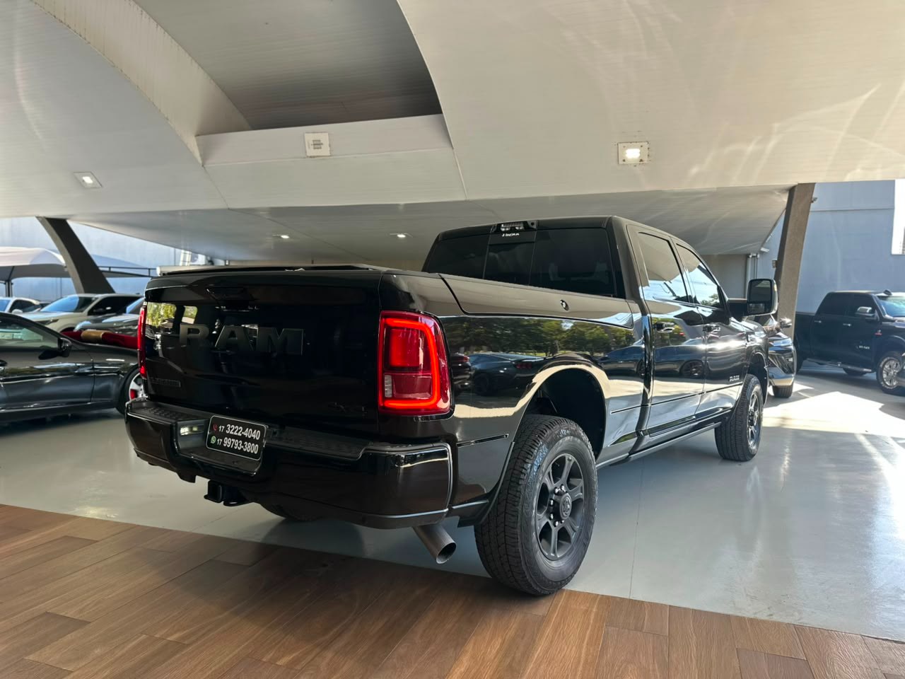 RAM 3500 6.7 I6 LARAMIE NIGHT EDITION CABINE DUPLA 4X4 TURBO DIESEL AUTOMÁTICO