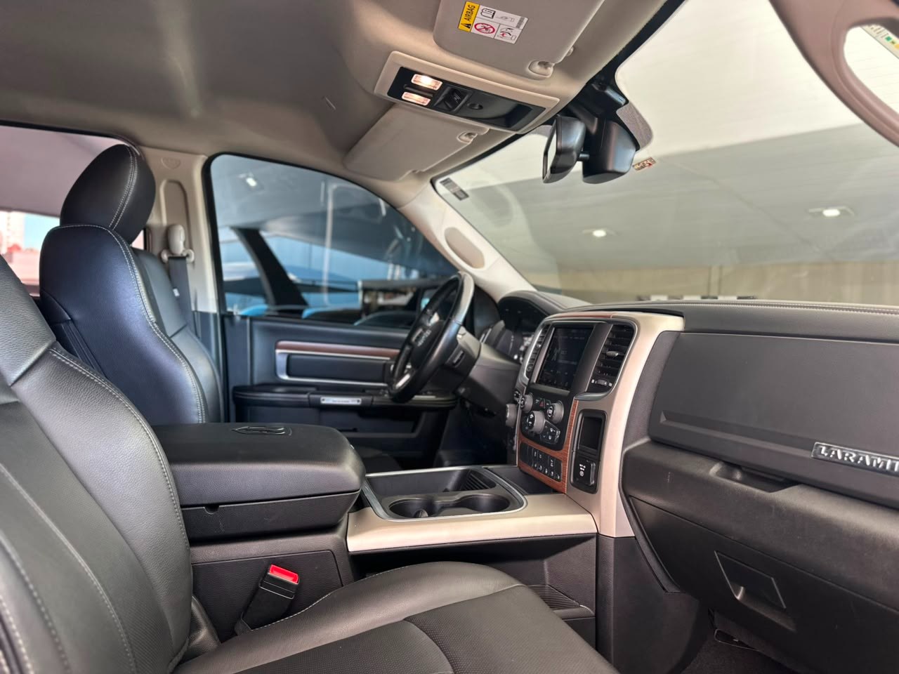 RAM Classic 5.7 V8 32V 4P HEMI LARAMIE AUTOMÁTICO