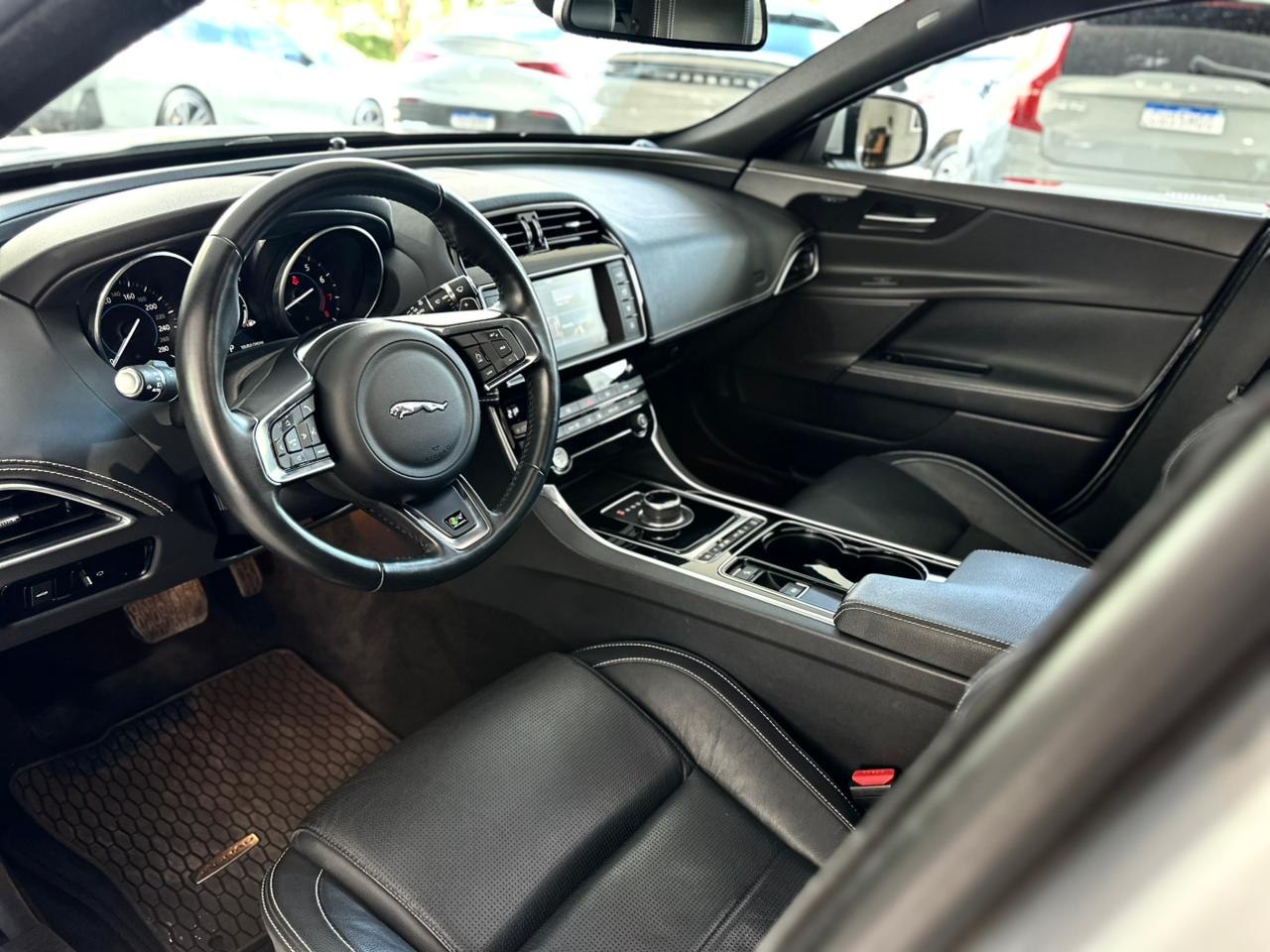 JAGUAR XE 2.0 16V 4P SI4 R-SPORT TURBO AUTOMÁTICO