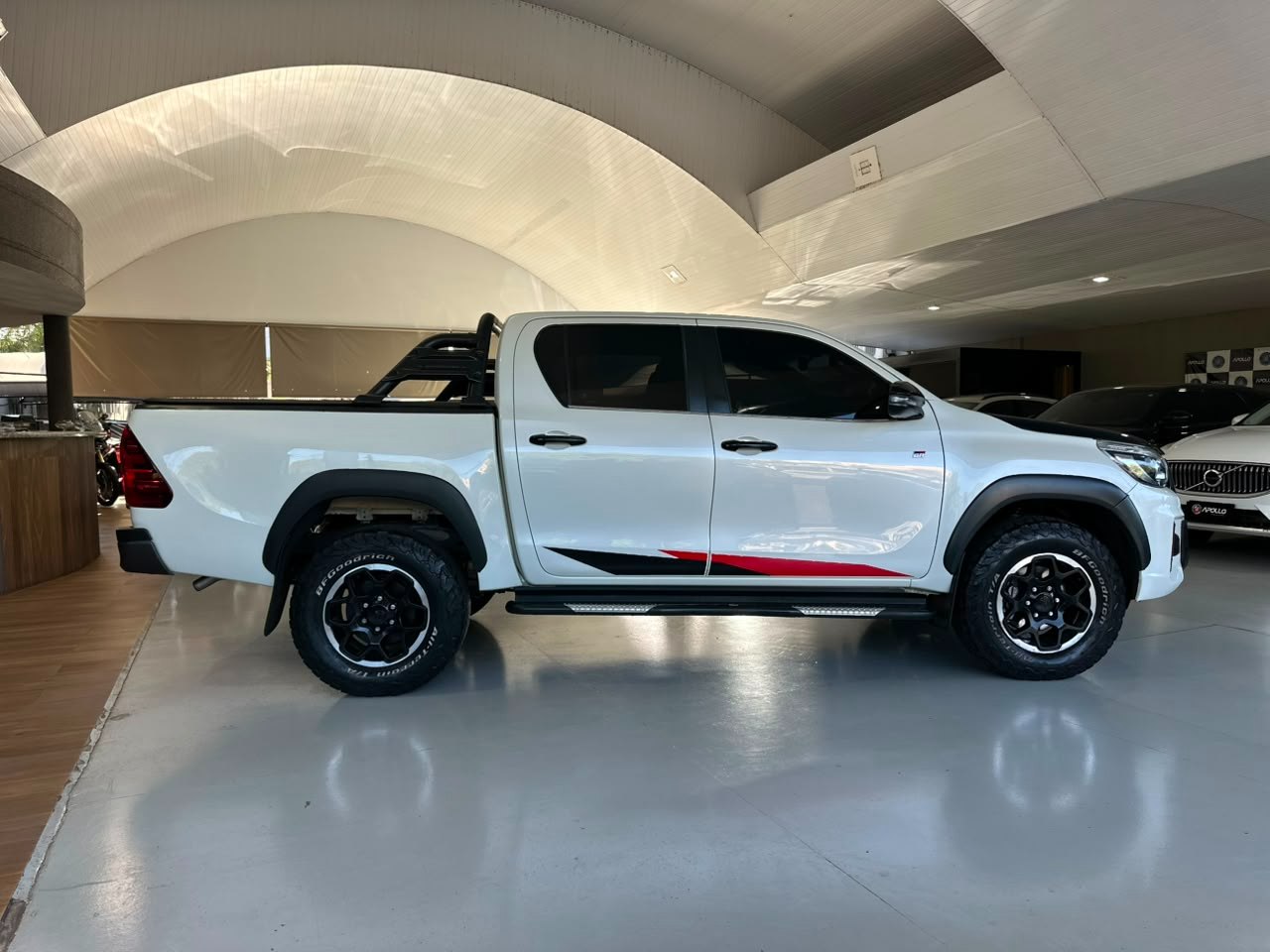TOYOTA Hilux Caminhonete 2.8 16V GR SPORT 4X4 TURBO DIESEL CABINE DUPLA AUTOMÁTICO