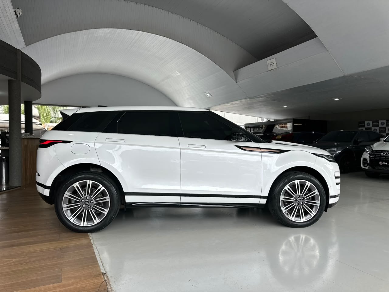 LAND ROVER Range Rover Evoque 2.0 4P FLEX P250 R-DYNAMIC HSE AWD AUTOMÁTICO