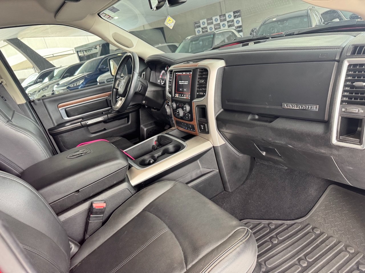 RAM Classic 5.7 V8 32V 4P HEMI LARAMIE AUTOMÁTICO