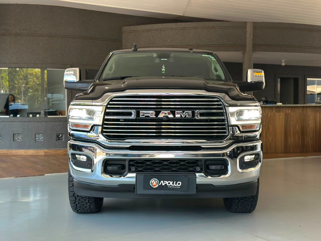 RAM 2500 6.7 I6 24V SLT CABINE DUPLA TURBO DIESEL LARAMIE 4X4 AUTOMÁTICO