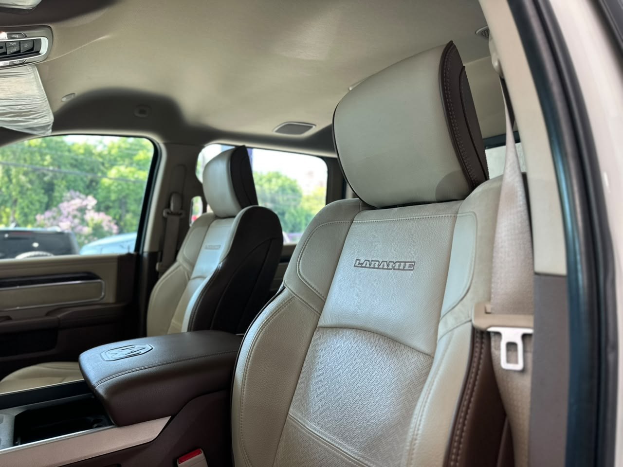 RAM 2500 6.7 I6 24V SLT CABINE DUPLA TURBO DIESEL LARAMIE 4X4 AUTOMÁTICO